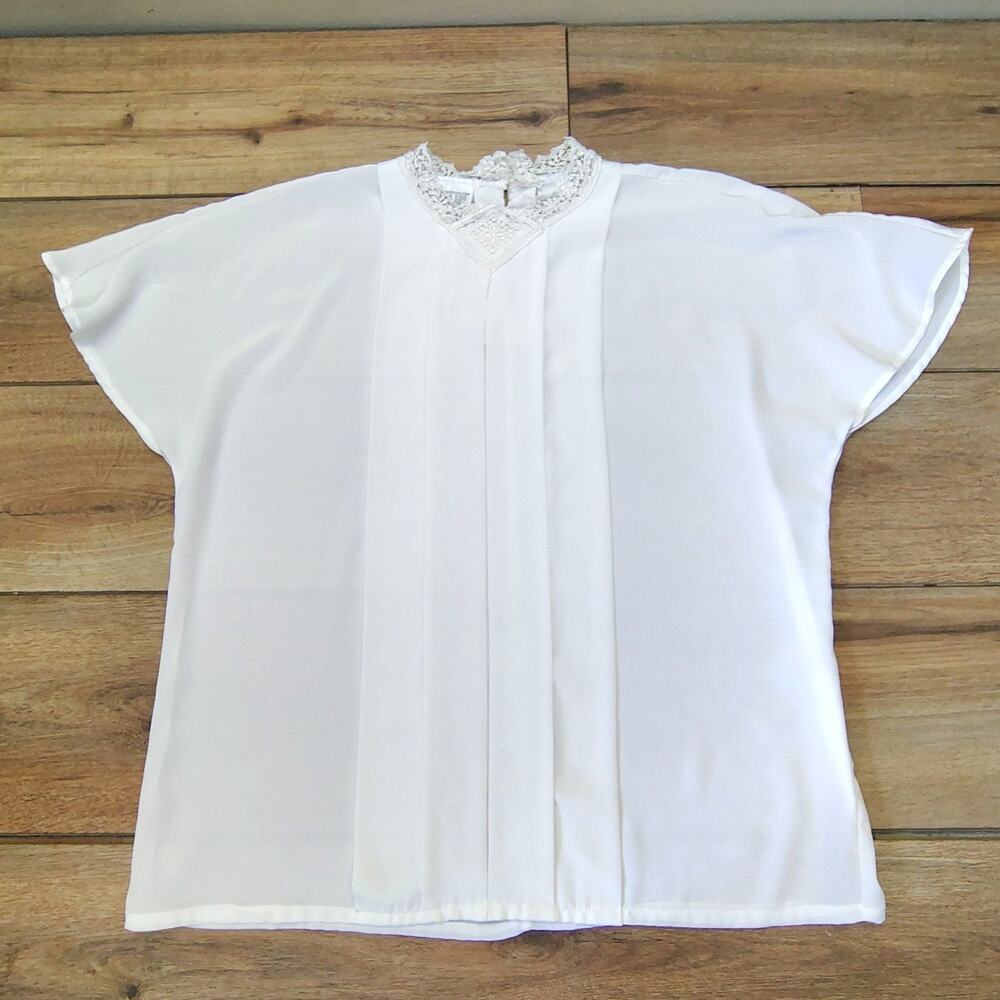 Christie & Jill SIZE 12 White Short Sleeve Blouse w Lace Detail High Neck